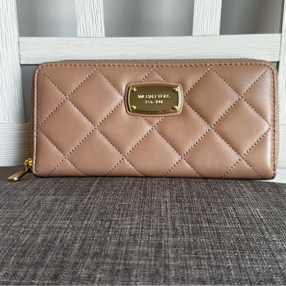 Michael Kors Handbags - Michael Kors EUC Quilted soft leather full zip wallet tan beige nude